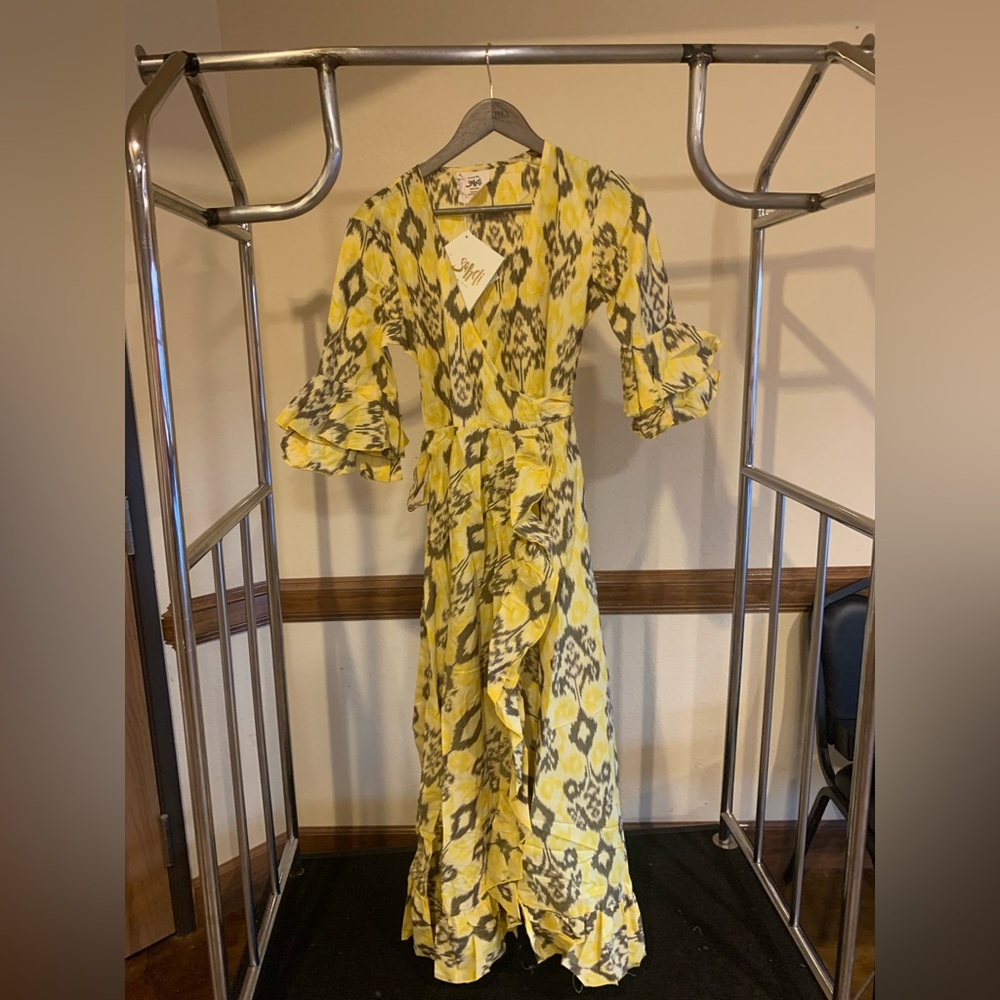 Dress with warm colors, size medium/Large, light material